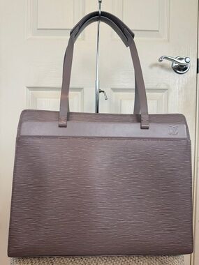 LOUIS VUITTON CROISETTE EPI LILAC BAG